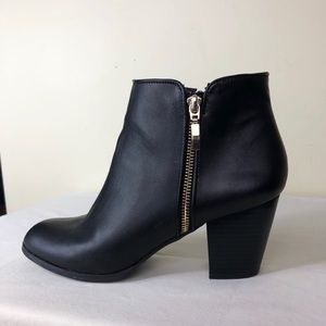 Style and co gold zip booties